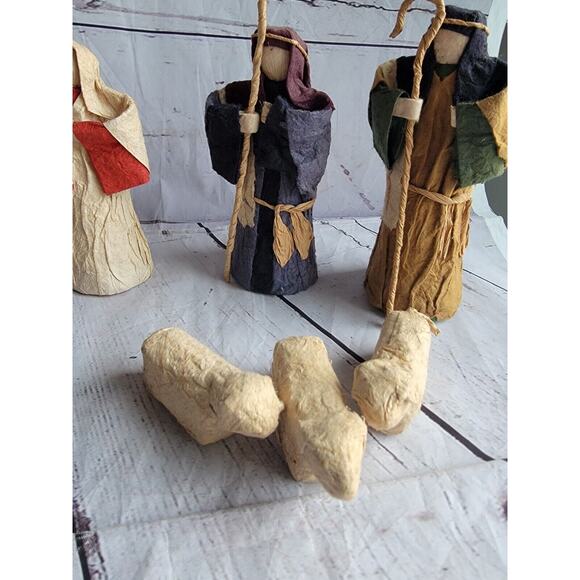 Vintage Folk Art Nativity Set Paper mache? Felt? Made In Philippines READ - Picture 3 of 16